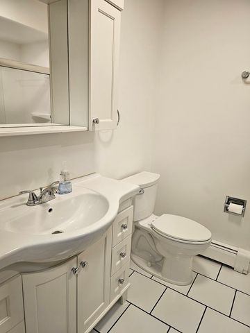 350 Brainerd Avenue 6A, Libertyville, IL 60048