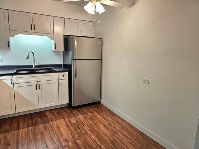350 Brainerd Avenue 6A, Libertyville, IL 60048