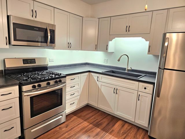 350 Brainerd Avenue 6A, Libertyville, IL 60048