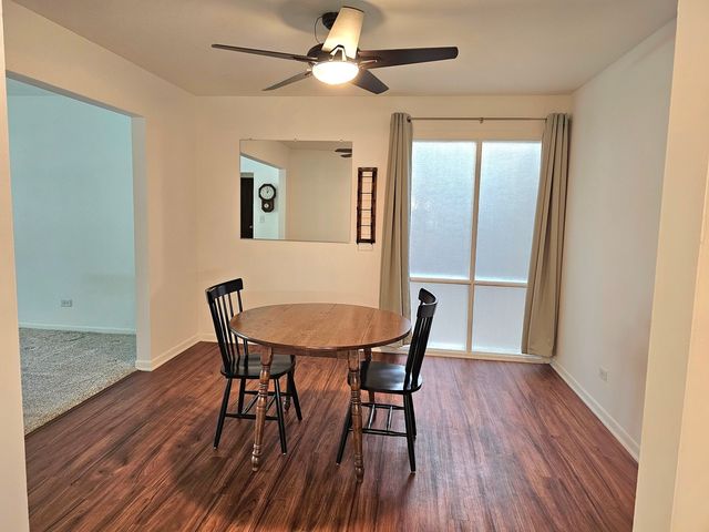 350 Brainerd Avenue 6A, Libertyville, IL 60048