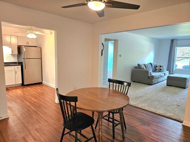 350 Brainerd Avenue 6A, Libertyville, IL 60048