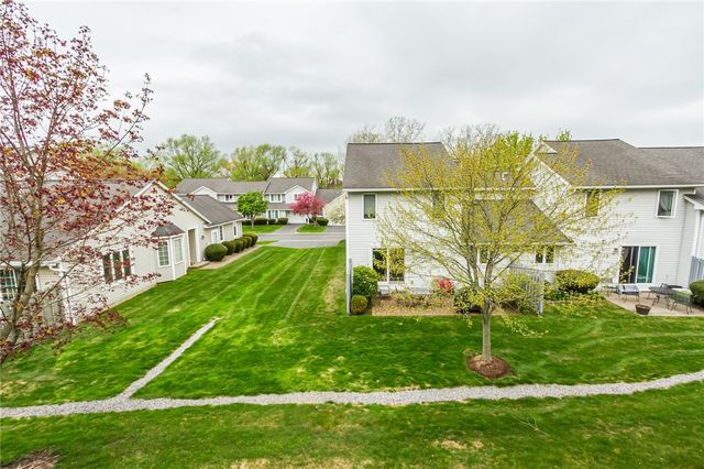 15 Nouveau Place, Perinton, NY 14450