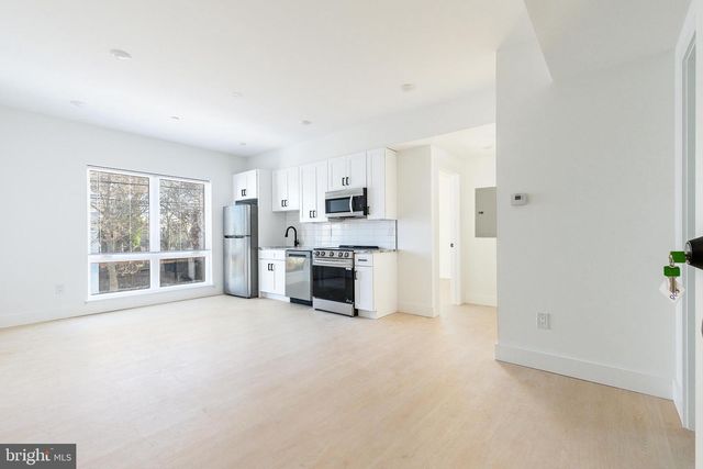 2400 W MONTGOMERY AVE, Philadelphia, PA 19121
