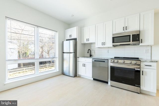 2400 W MONTGOMERY AVE, Philadelphia, PA 19121