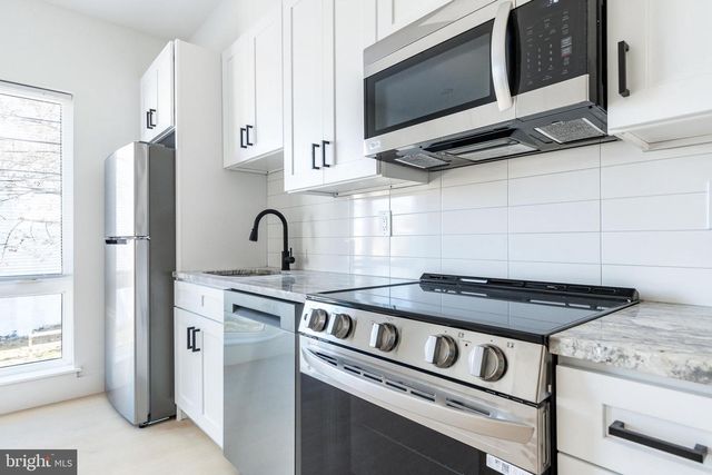 2400 W MONTGOMERY AVE, Philadelphia, PA 19121