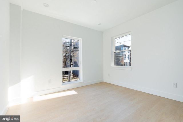 2400 W MONTGOMERY AVE, Philadelphia, PA 19121