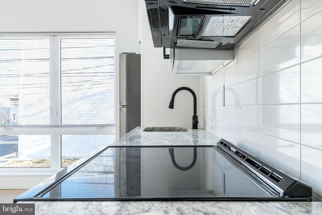 2400 W MONTGOMERY AVE, Philadelphia, PA 19121