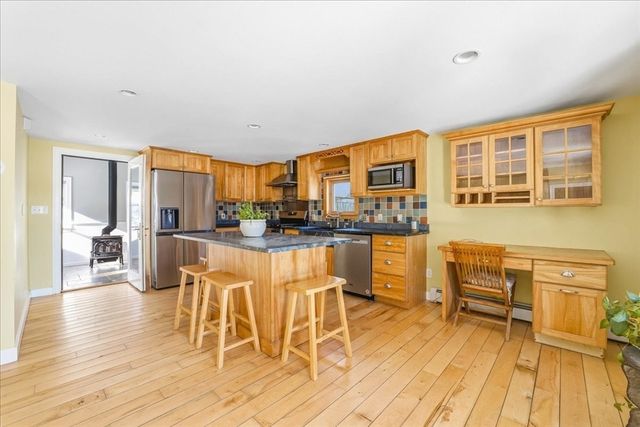7 Swamp Rd, Plymouth, MA 02360
