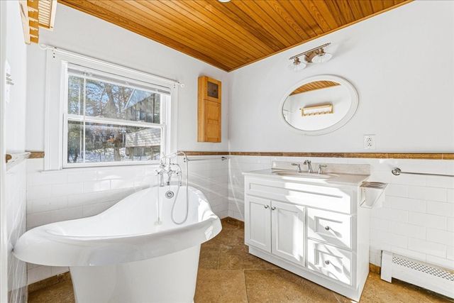 7 Swamp Rd, Plymouth, MA 02360