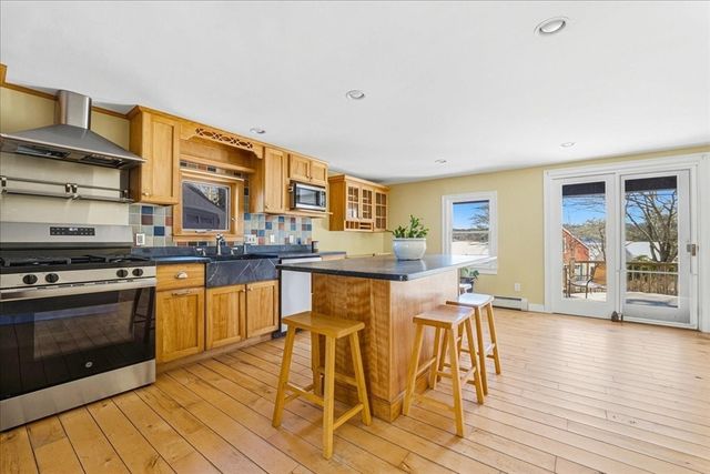 7 Swamp Rd, Plymouth, MA 02360