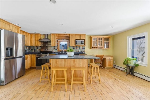 7 Swamp Rd, Plymouth, MA 02360