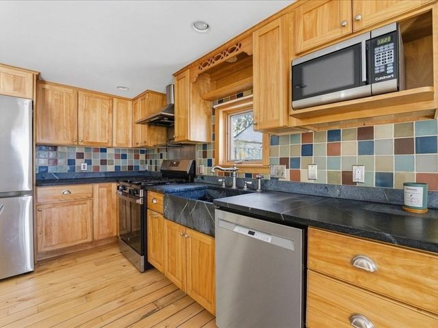 7 Swamp Rd, Plymouth, MA 02360