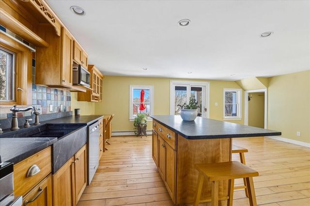 7 Swamp Rd, Plymouth, MA 02360