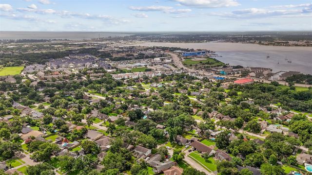 330 Bayou View Drive, Seabrook, TX 77586