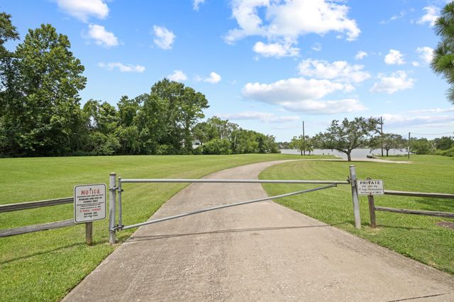 330 Bayou View Drive, Seabrook, TX 77586