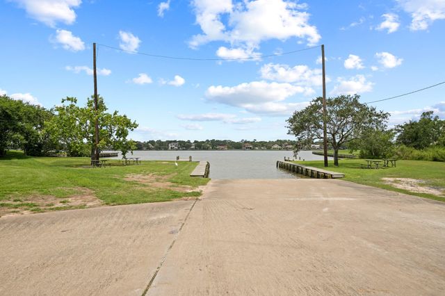 330 Bayou View Drive, Seabrook, TX 77586