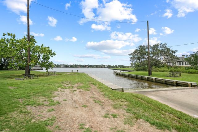 330 Bayou View Drive, Seabrook, TX 77586
