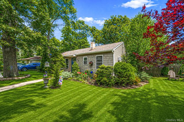 58 Royal Avenue, Flanders, NY 11901