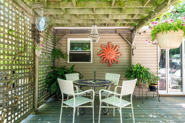 58 Royal Avenue, Flanders, NY 11901