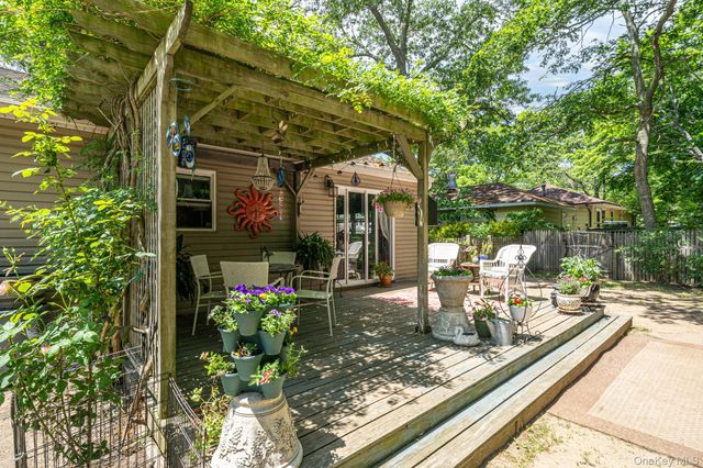 58 Royal Avenue, Flanders, NY 11901