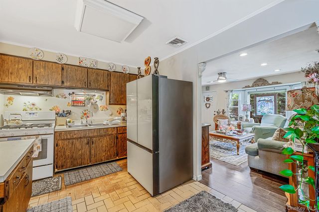 58 Royal Avenue, Flanders, NY 11901
