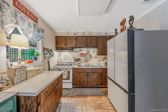 58 Royal Avenue, Flanders, NY 11901