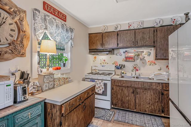 58 Royal Avenue, Flanders, NY 11901