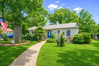 58 Royal Avenue, Flanders, NY 11901