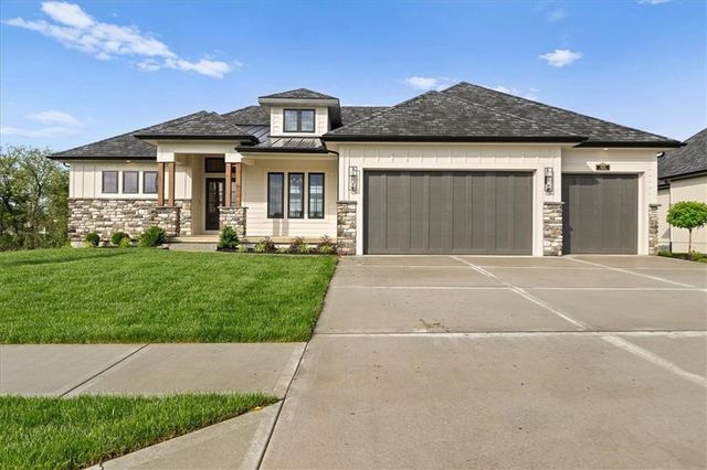 8732 N Lewis Avenue, Kansas City, MO 64157