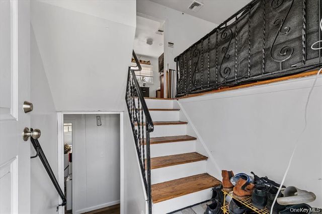 22 Hudson Place, Hempstead, NY 11550