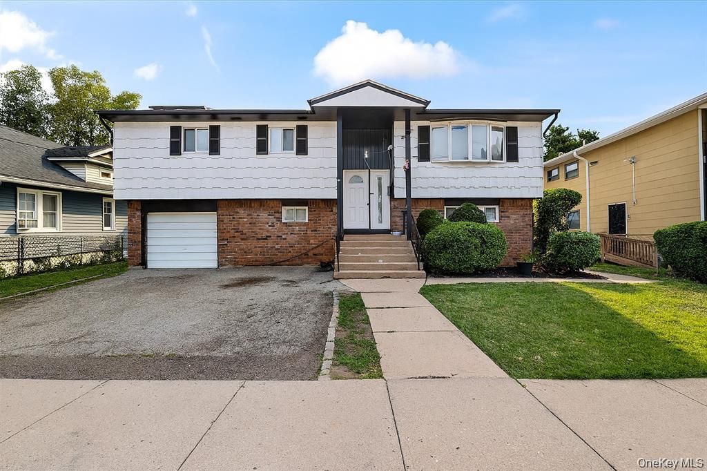 22 Hudson Place, Hempstead, NY 11550