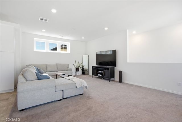 16651 Snowdrop 1, Fontana, CA 92336