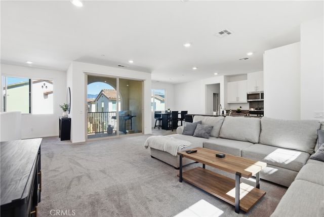 16651 Snowdrop 1, Fontana, CA 92336