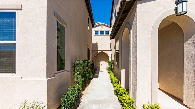 16651 Snowdrop 1, Fontana, CA 92336