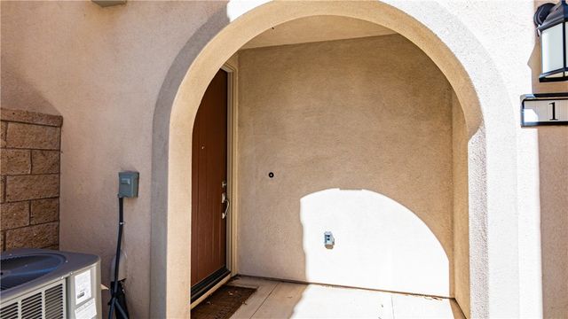 16651 Snowdrop 1, Fontana, CA 92336