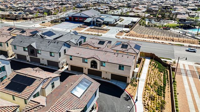 16651 Snowdrop 1, Fontana, CA 92336