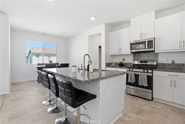 16651 Snowdrop 1, Fontana, CA 92336