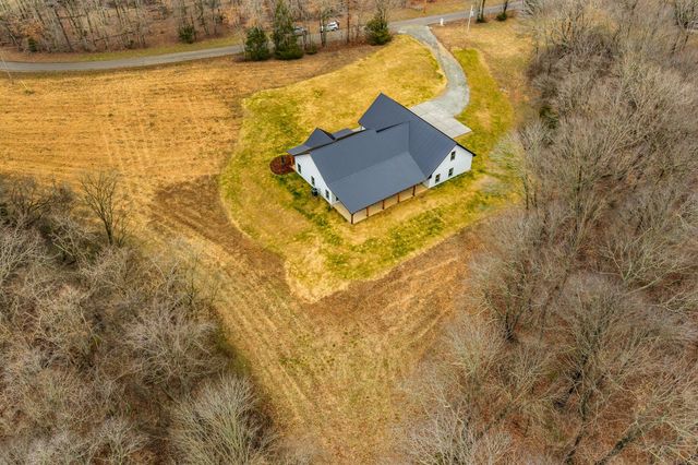 1224 Mason Bates Bend Rd, Centerville, TN 37033