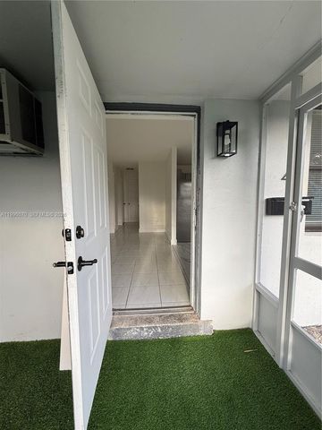 6071 SW 33rd St 4, Miramar, FL 33023