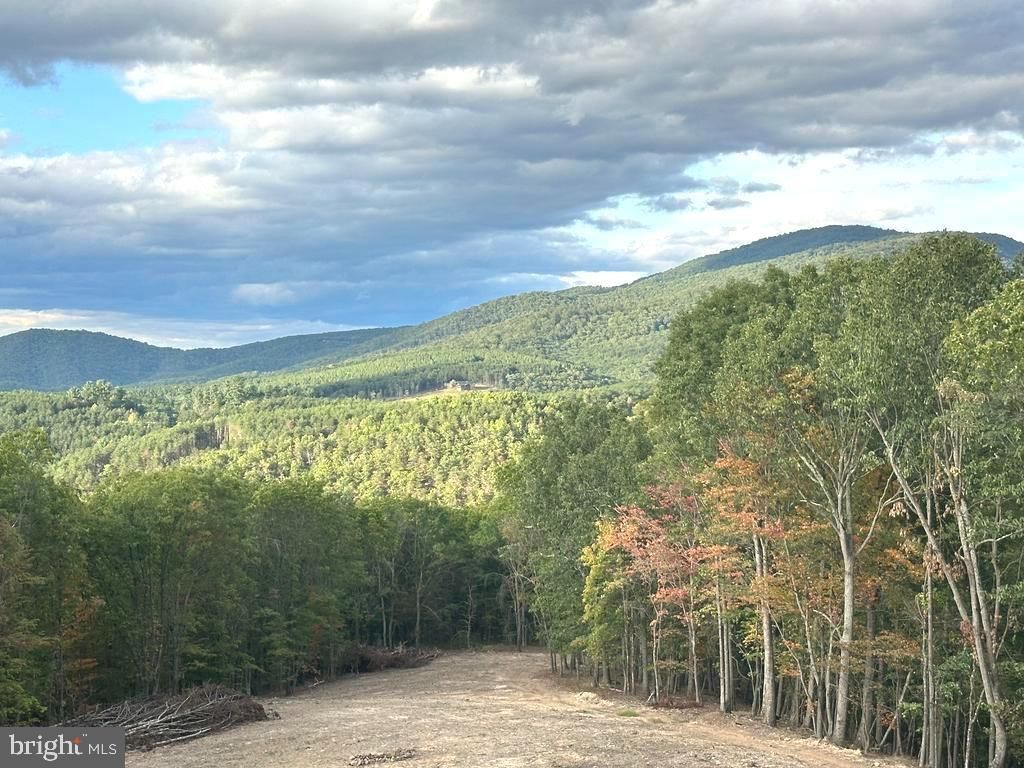 Image 13 of property listing at 400 LOCUST RIDGE, Moorefield, WV 26836