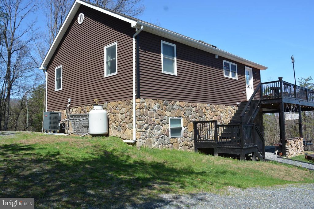 Image 6 of property listing at 400 LOCUST RIDGE, Moorefield, WV 26836