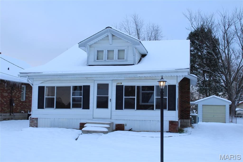 2719 Gerson Avenue, Godfrey, IL 62035