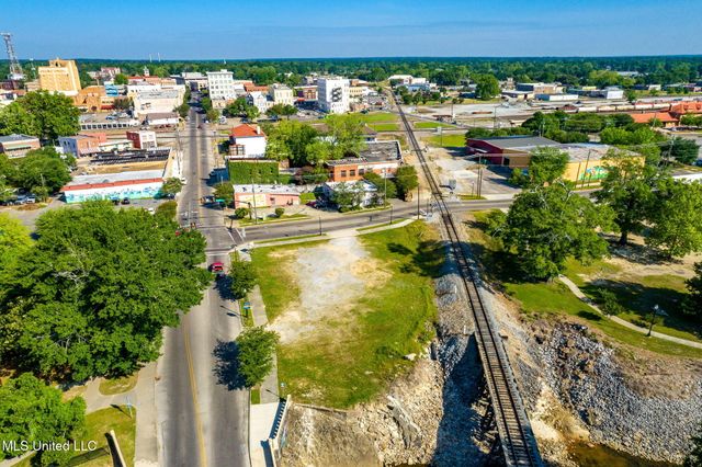 101 Main Street, Hattiesburg, MS 39401
