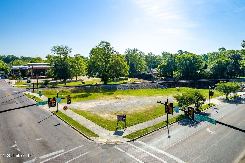 101 Main Street, Hattiesburg, MS 39401