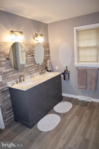 218 PUTTERS CIRCLE, Dillsburg, PA 17019