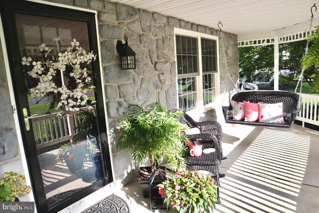 218 PUTTERS CIRCLE, Dillsburg, PA 17019