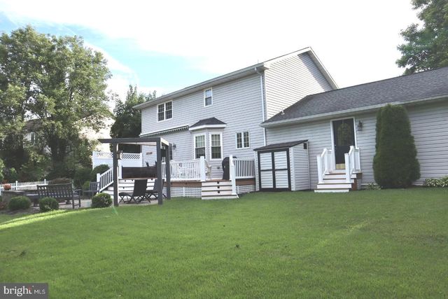 218 PUTTERS CIRCLE, Dillsburg, PA 17019