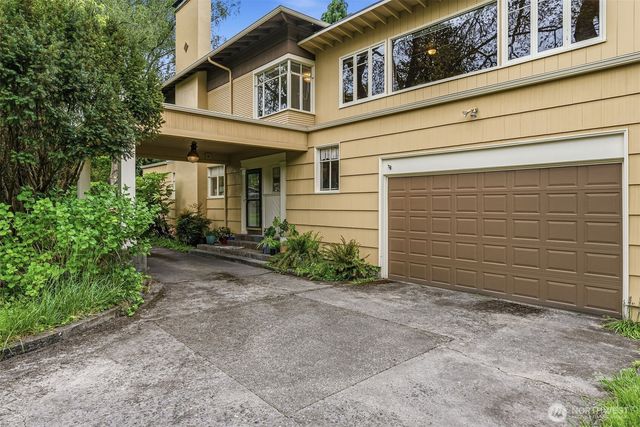 2655 Pacific Way, Longview, WA 98632