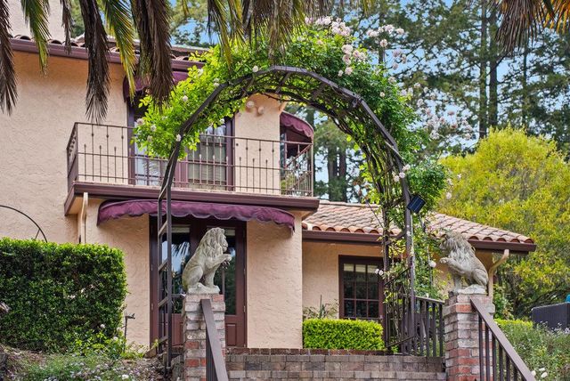 780 Calabasas Road, Watsonville, CA 95076