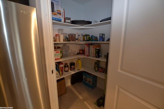 5656 Flagstaff Pines Drive, Shelby Twp, MI 48317